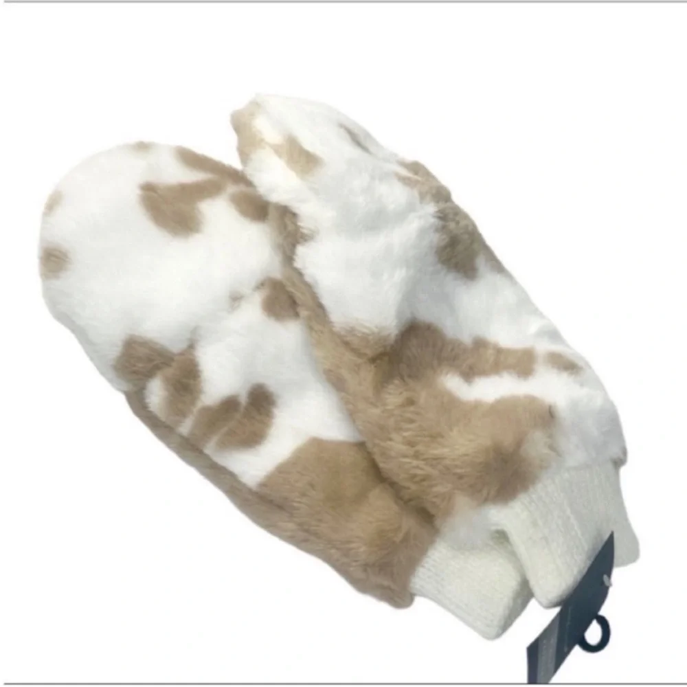 DO EVERYTHING IN LOVE Cow faux fur mittens NEW